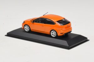 Ford Focus ST Mk2 Electric Orange 代替ボックス Minichamps 1:43 400087302-R1 メタル - 画像 3/4
