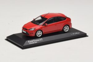 Ford Focus ST Mk2 レッド Minichamps 1:43 400087301 メタル - 画像 2/4