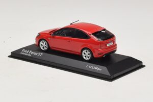 Ford Focus ST Mk2 レッド Minichamps 1:43 400087301 メタル - 画像 3/4