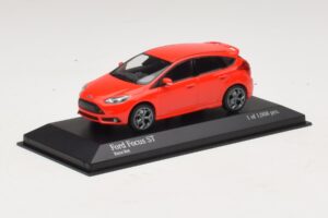 Ford Focus ST Mk3 レッド Minichamps 1:43 410081001 メタル - 画像 2/4