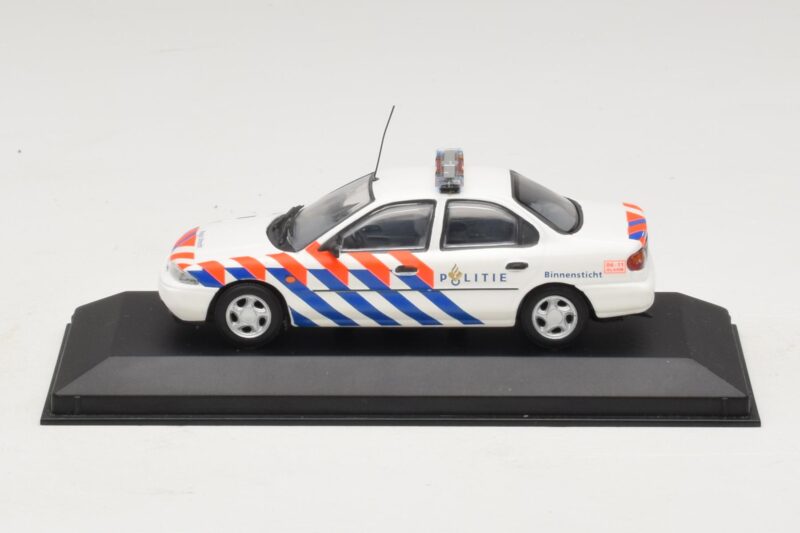 Ford Mondeo Mk1 セダン ポリス Minichamps 1:43 433082091 メタル