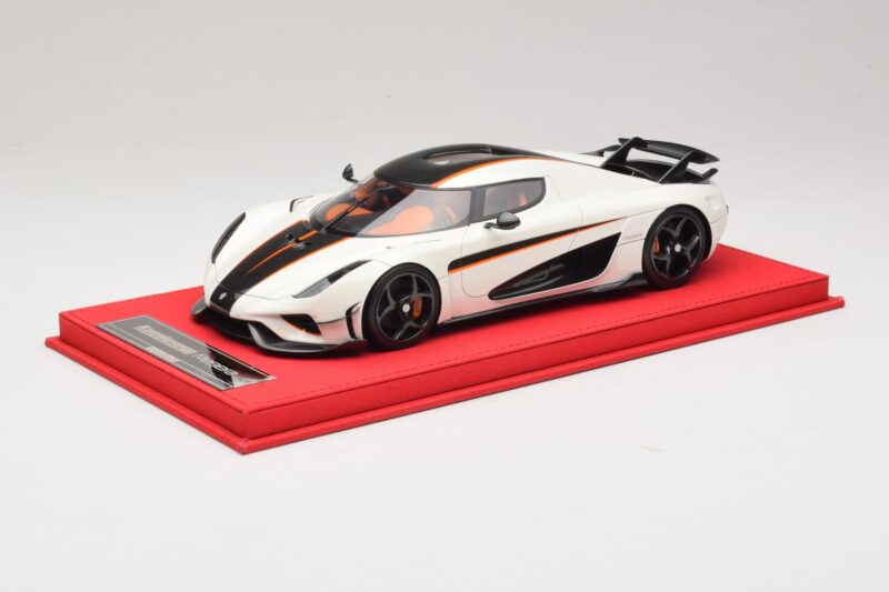 Koenigsegg Regera ホワイト ブラックカーボン FrontiArt 1:18 REMC043 レジン