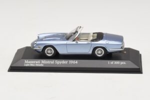 Maserati Mistral Spyder Light Blue Metallic Minichamps 1:43 437123432 メタル