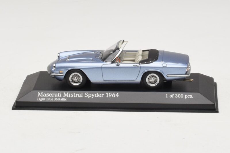 Maserati Mistral Spyder Light Blue Metallic Minichamps 1:43 437123432 メタル