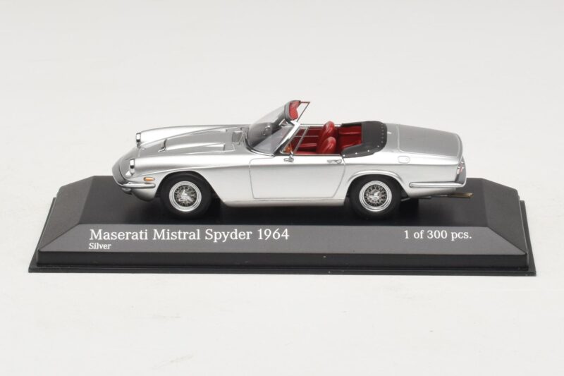 Maserati Mistral Spyder シルバー Minichamps 1:43 437123431 メタル