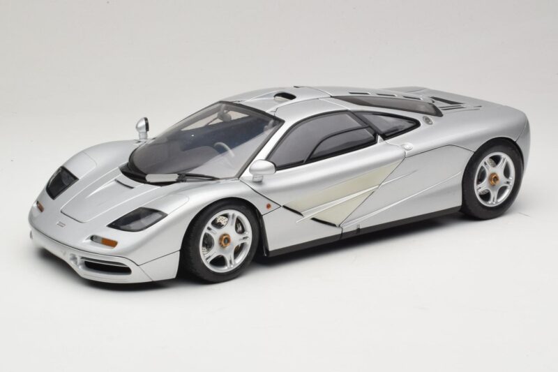 McLaren F1 シルバー Minichamps 1:12 530133123 メタル