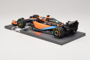 McLaren MCL36 #3 D. Ricciardo Bahrain GP 2022 Minichamps 1:18 537221803 メタル - 画像 5/7