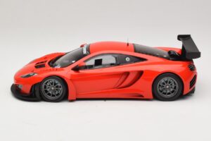 McLaren MP4-12C GT3 レッド 2013 Minichamps 1:18 151121392 メタル - 画像 3/6