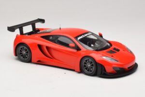 McLaren MP4-12C GT3 レッド 2013 Minichamps 1:18 151121392 メタル - 画像 4/6