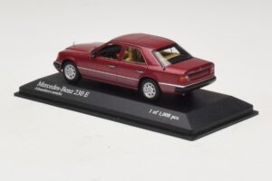 Mercedes 230E W124 レッドメタリック Minichamps 1:43 400037001 メタル - 画像 3/4