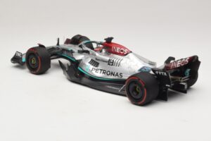 Mercedes AMG Petronas W13 E Performance #63 G. Russell Spanish GP 2022 Minichamps 1:18 110220063 メタル - 画像 5/7