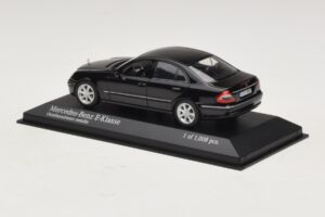 Mercedes E-Class W211 ブラックメタリック Minichamps 1:43 400036001 メタル - 画像 3/4