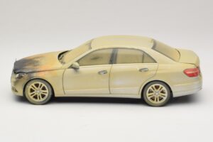 Mercedes E-Class W212 全焼 ドバイ アートカー Minichamps 1:18 MB008 メタル - 画像 3/6