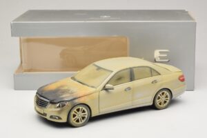 Mercedes E-Class W212 全焼 ドバイ アートカー Minichamps 1:18 MB008 メタル - 画像 6/6