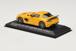 Mercedes SLS AMG C197 Black Series ゴールド Minichamps 1:43 437033022 メタル - 画像 3/4