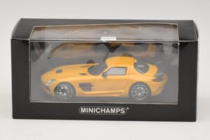 Mercedes SLS AMG C197 Black Series ゴールド Minichamps 1:43 437033022 メタル - 画像 4/4