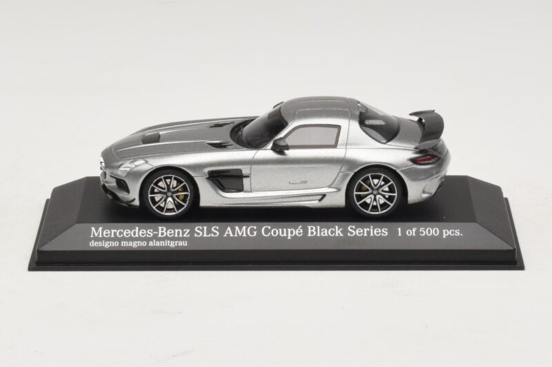 Mercedes SLS AMG C197 Black Series グレーメタリック Minichamps 1:43 437033024 メタル