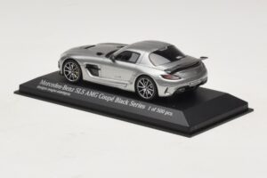 Mercedes SLS AMG C197 Black Series グレーメタリック Minichamps 1:43 437033024 メタル - 画像 3/4
