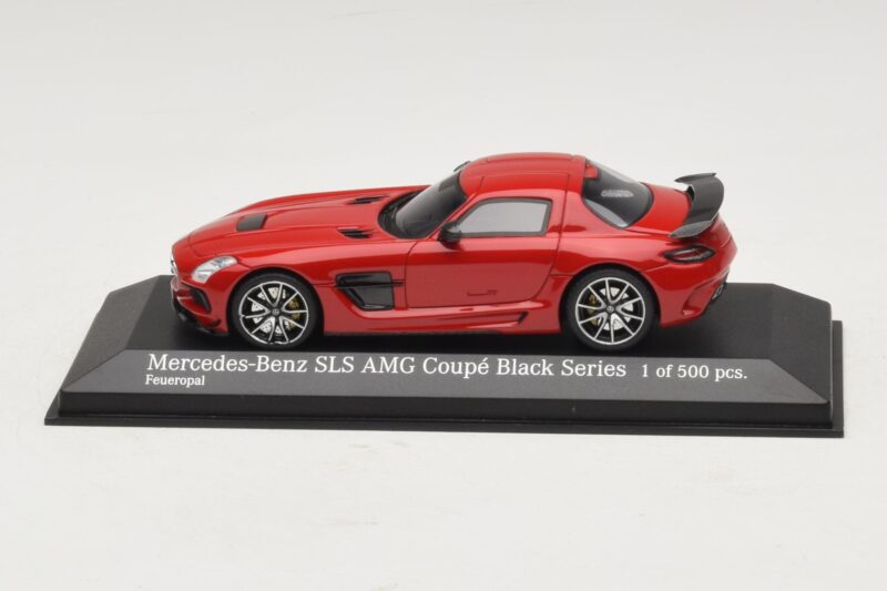 Mercedes SLS AMG C197 Black Series レッド Minichamps 1:43 437033021 メタル