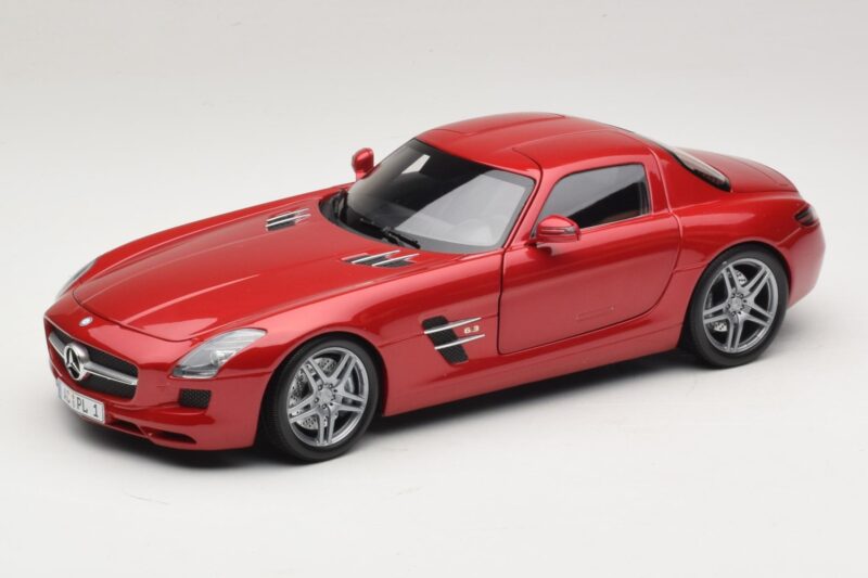 Mercedes SLS AMG C197 レッドメタリック Minichamps 1:18 100039020 メタル
