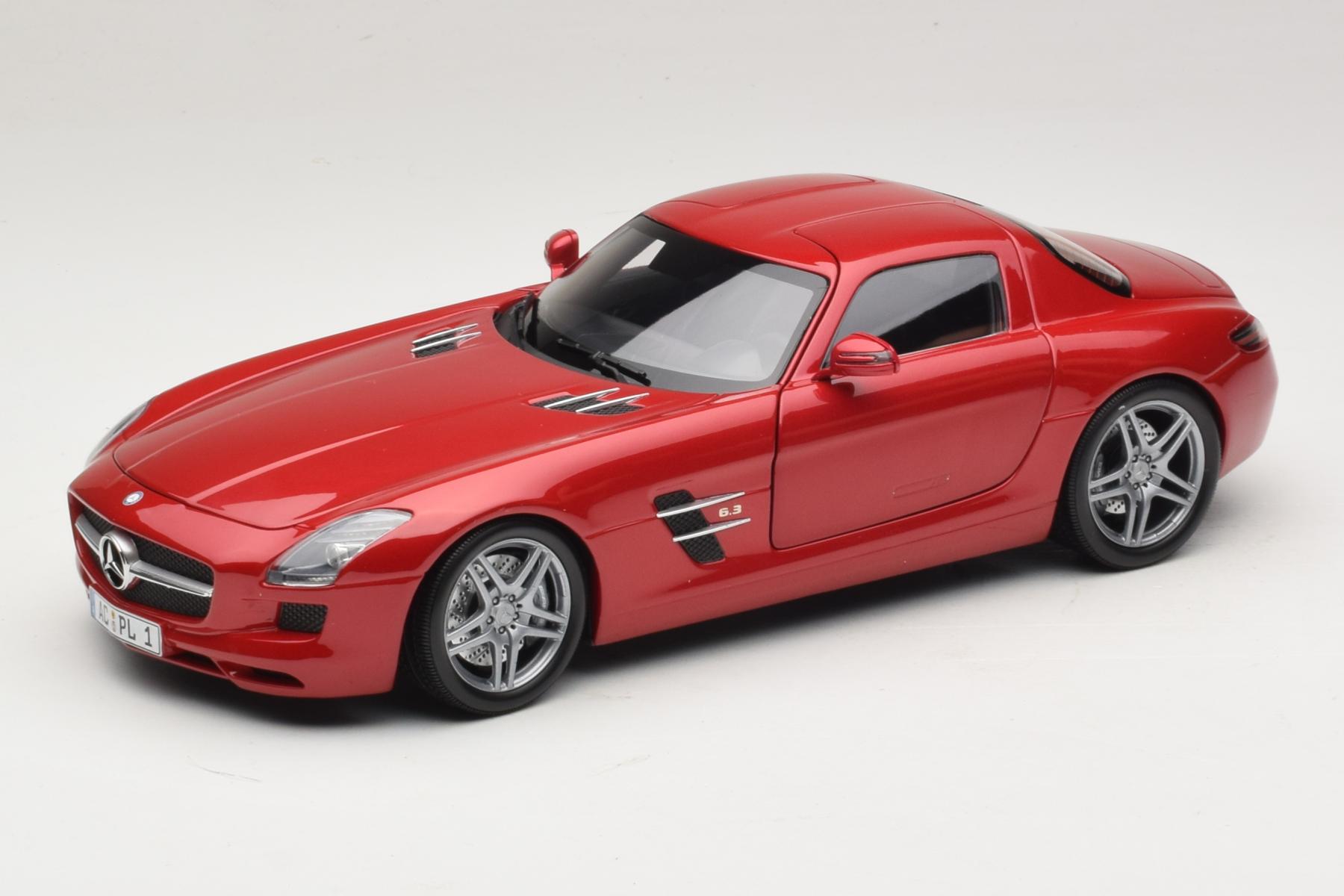 Minichamps 1/18 Mercedes SLS AMG レッドメタリック