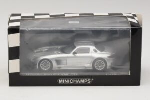 Mercedes SLS AMG GT3 シルバー Minichamps 1:43 410113202 メタル - 画像 4/4