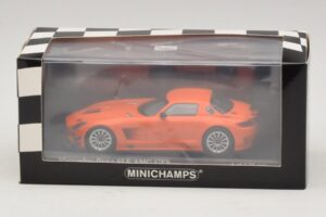Mercedes SLS AMG GT3 Street Orange Minichamps 1:43 410113204 メタル - 画像 4/4