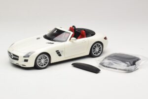 Mercedes SLS AMG ロードスター Mystic White II Minichamps 1:18 B66960079 メタル - 画像 2/9