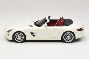 Mercedes SLS AMG ロードスター Mystic White II Minichamps 1:18 B66960079 メタル - 画像 5/9
