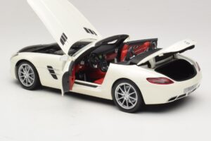 Mercedes SLS AMG ロードスター Mystic White II Minichamps 1:18 B66960079 メタル - 画像 6/9
