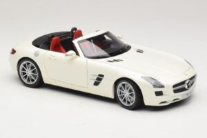 Mercedes SLS AMG ロードスター Mystic White II Minichamps 1:18 B66960079 メタル - 画像 8/9