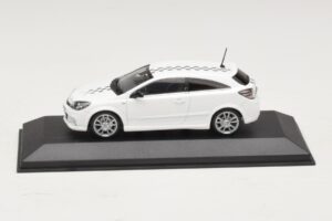 Opel Astra H OPC Nurburgring Edition ホワイト Minichamps 1:43 ASTRA005 メタル