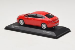 Opel Astra J レッド Minichamps 1:43 410042001 メタル - 画像 3/4