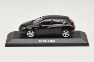 Opel Astra J ブラック Minichamps 1:43 ASTRA006 メタル