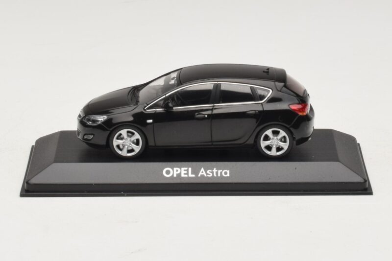 Opel Astra J ブラック Minichamps 1:43 ASTRA006 メタル