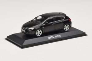 Opel Astra J ブラック Minichamps 1:43 ASTRA006 メタル - 画像 2/4