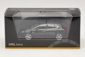Opel Astra J ブラック Minichamps 1:43 ASTRA006 メタル - 画像 4/4