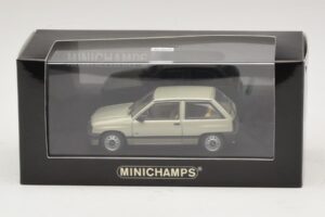 Opel Corsa A ライトグリーンメタリック Minichamps 1:43 CORSA001 メタル - 画像 4/4