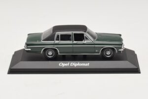 Opel Diplomat B ダークグリーン Maxichamps 1:43 940046070 メタル