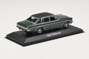 Opel Diplomat B ダークグリーン Maxichamps 1:43 940046070 メタル - 画像 2/4