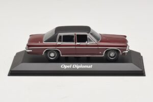 Opel Diplomat B ダークレッド Maxichamps 1:43 940046071 メタル