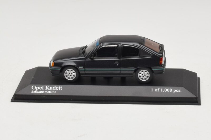 Opel Kadett E Black Metallic Minichamps 1:43 400045901 メタル