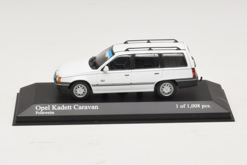 Opel Kadett E Caravan ホワイト Minichamps 1:43 400045911 メタル