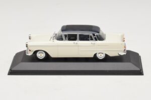 Opel Kapitan A ホワイト Minichamps 1:43 400048000 メタル