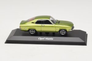 Opel Manta A グリーンメタリック Maxichamps 1:43 940045501 メタル
