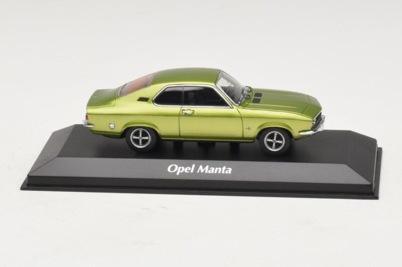 Opel Manta A グリーンメタリック Maxichamps 1:43 940045501 メタル