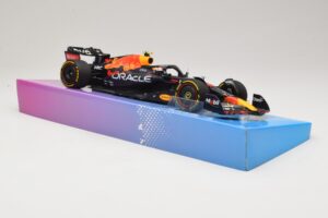 Oracle Red Bull Racing RB18 #11 S. Perez Miami GP 2022 Minichamps 1:18 113220511 メタル - 画像 4/7