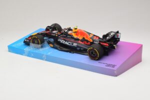 Oracle Red Bull Racing RB18 #11 S. Perez Miami GP 2022 Minichamps 1:18 113220511 メタル - 画像 5/7