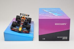 Oracle Red Bull Racing RB18 #11 S. Perez Miami GP 2022 Minichamps 1:18 113220511 メタル - 画像 6/7