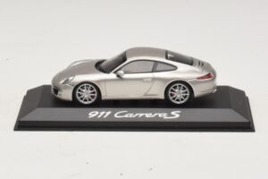 Porsche 911 991 Carrera S シルバーメタリック Minichamps 1:43 WAP0200130C メタル